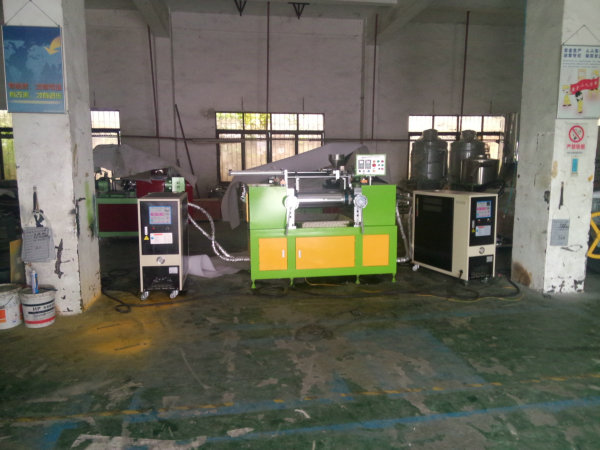 模溫機(jī)在開煉機(jī)、密煉機(jī)的應(yīng)用現(xiàn)場